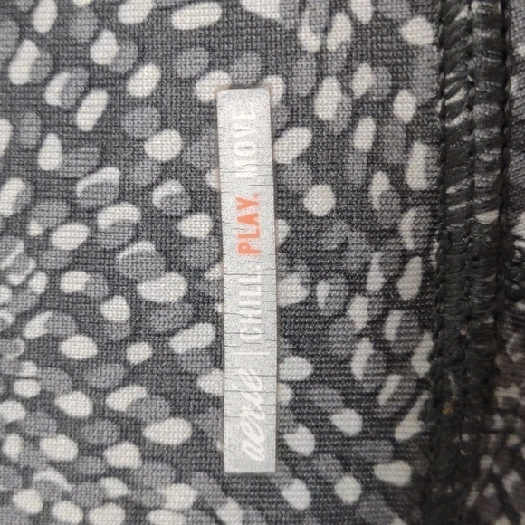 AERIE gray abstract yoga leggings with back zipper pocket, size Small - Picture 5 of 10